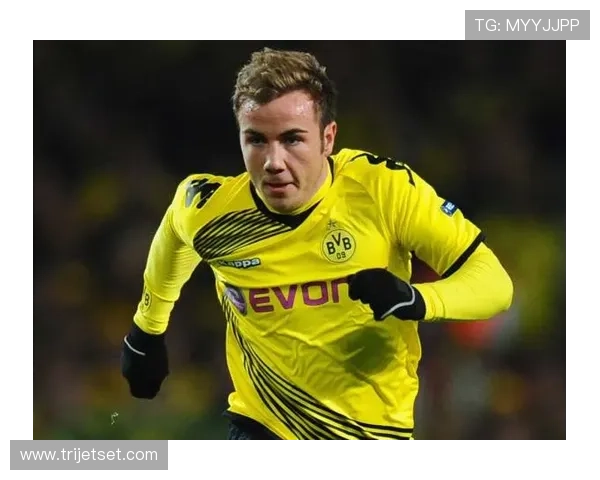 风华正茂梅西精彩阻断小小罗反击瞬间欧冠官方回顾经典对决