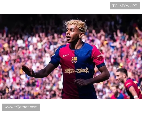 心系男友亚马尔复出战场女友热情助威全场目光聚焦